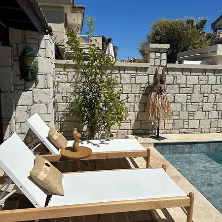 Detached House With Pool In Alacati 别墅