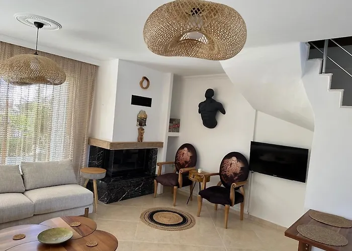 Detached House With Pool In Alacati Вилла