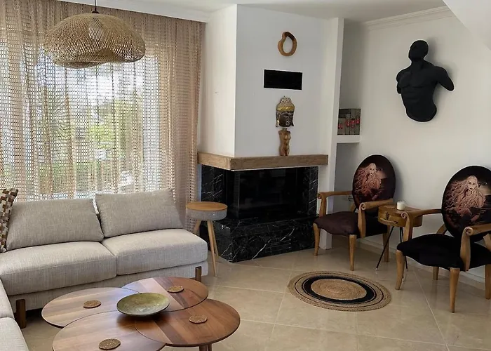 Detached House With Pool In Alacati Вилла Кешме