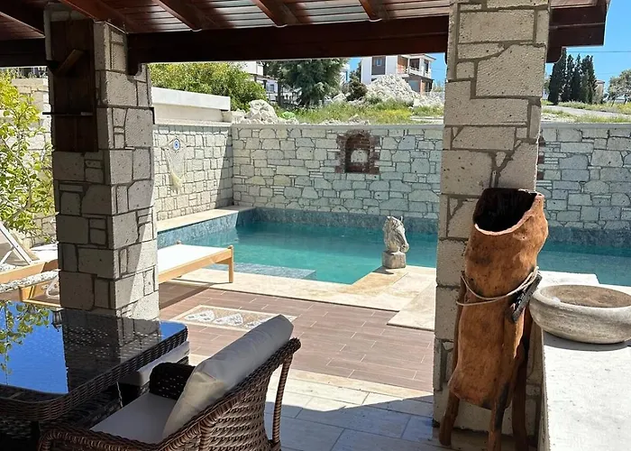 Detached House With Pool In Alacati Кешме