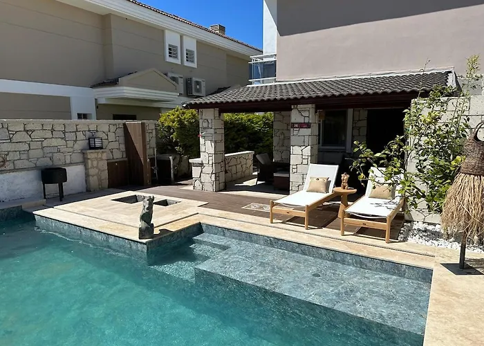 Detached House With Pool In Alacati * Кешме