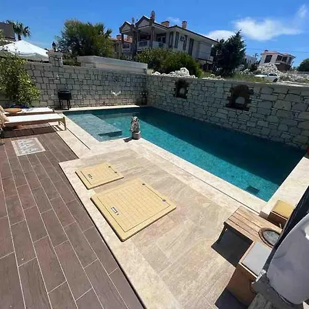 Detached House With Pool In Alaçatı