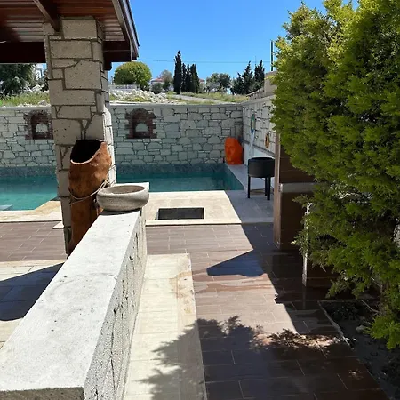 Detached House With Pool In Alaçatı Villa Çeşme