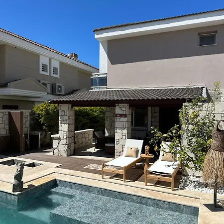 Detached House With Pool In Alaçatı *