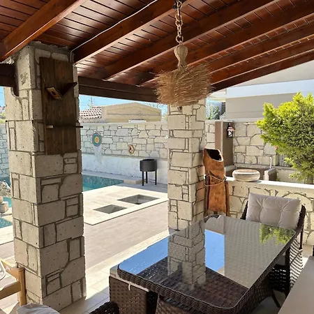 Detached House With Pool In Alacati