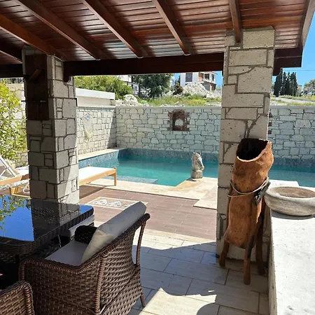 Detached House With Pool In Alacati Çeşme