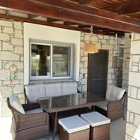 Villa Detached House With Pool In Alaçatı *