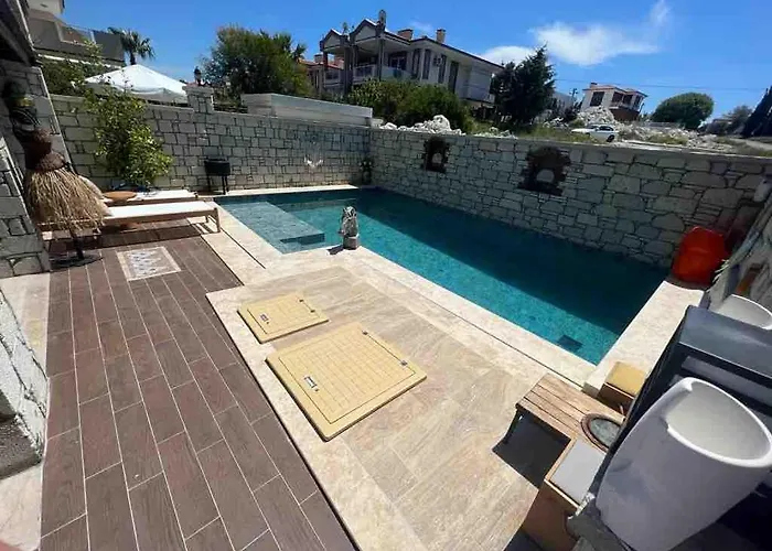 Detached House With Pool In Alacati